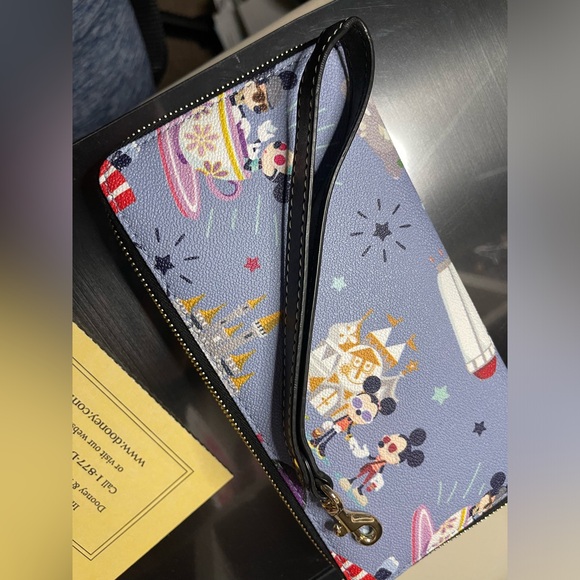 Dooney and Bourke Disney Hipster Mickey and Minnie Mouse wristlet wallet NWOT - Picture 7 of 7